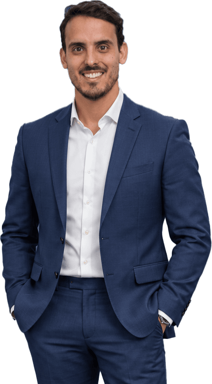 Dr. Pedro Barreto, de terno azul, sorrindo